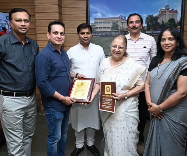 छायाचित्रे